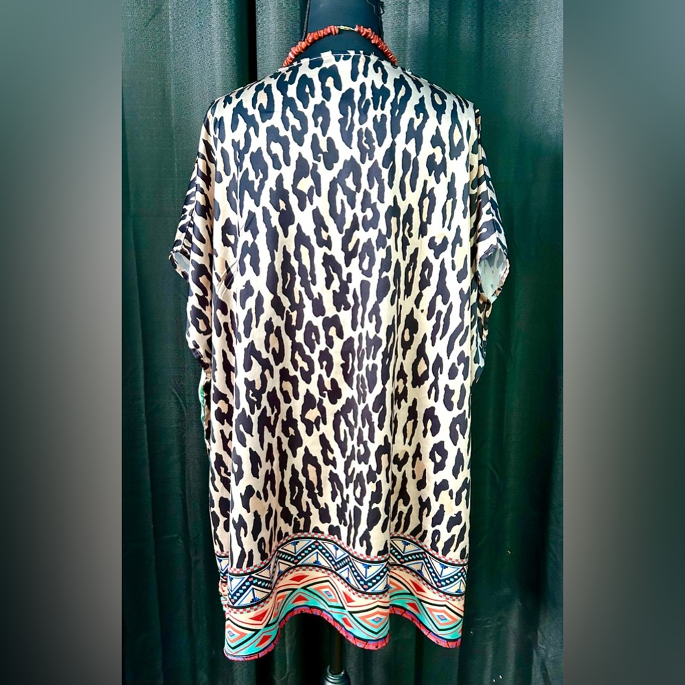 NWT Beige/Red Caftan w/ Western Scene & Leopard Print, Sizes S/M & L/XL - Picture 6 of 10
